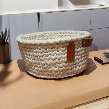 Horgolt tároló bőr fülekkel